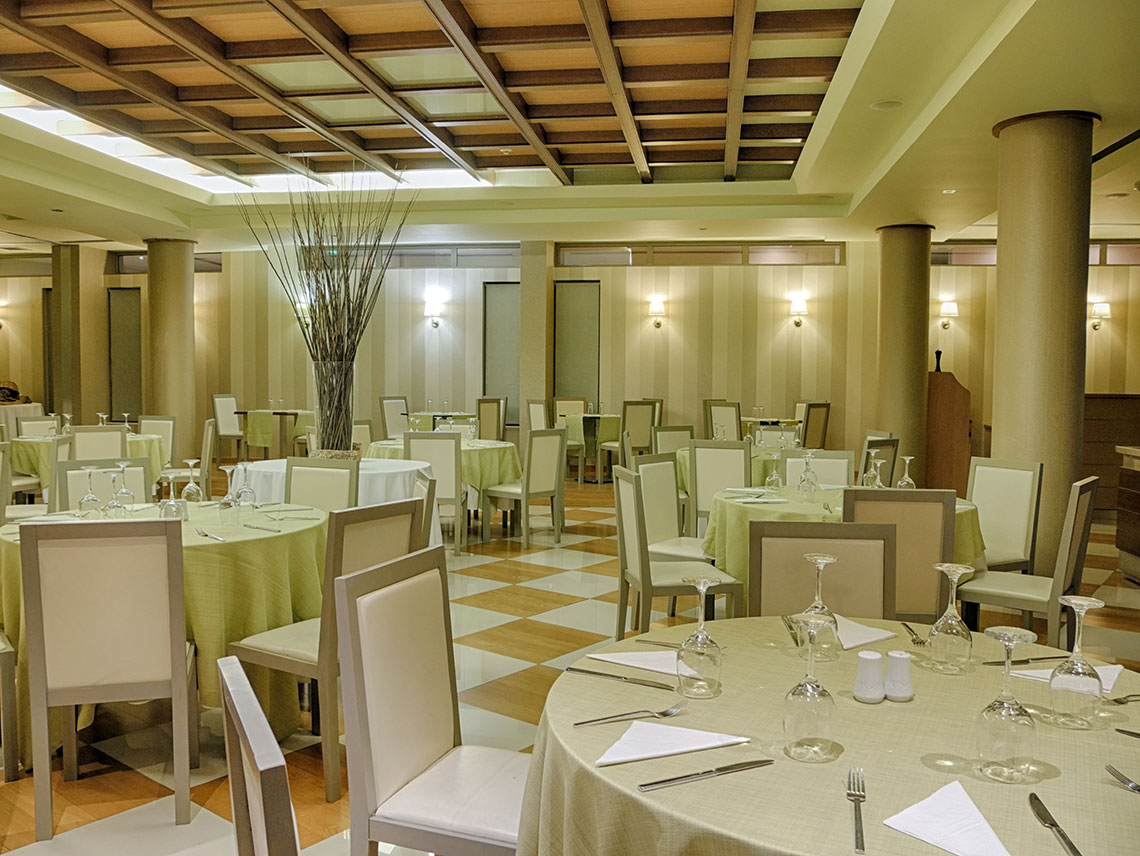 Το Thessalikon Restaurant δημιουργήθηκε με σκοπό να φιλοξενήσει γαστρονομικές δημιουργίες που θα μετατρέψουν το μεσημεριανό ή το βραδυνό σας γεύμα σε μια γευστική εμπειρία